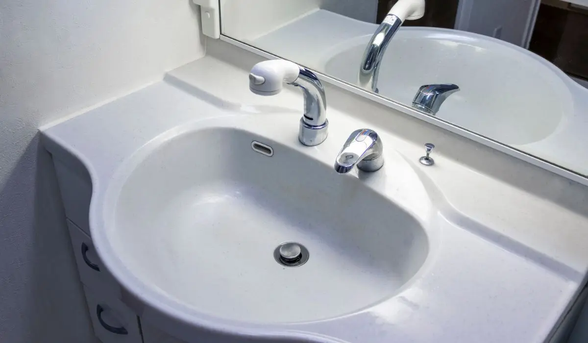 Hauteur d’évacuation d’un lavabo : les mesures idéales pour une installation réussie